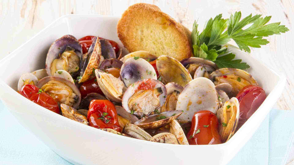SOUTÈ OF CLAMS WITH RED DATTERINO IN JUICE
